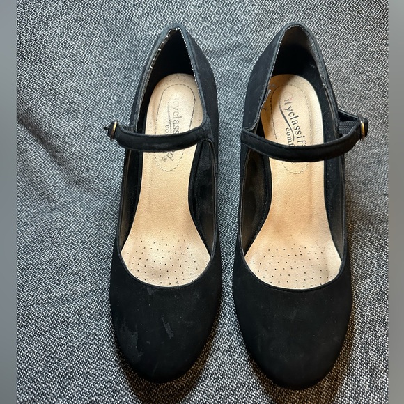 City Classified Comfort Women's Closed Toe Ankle Strap Block Heel - Picture 4 of 5